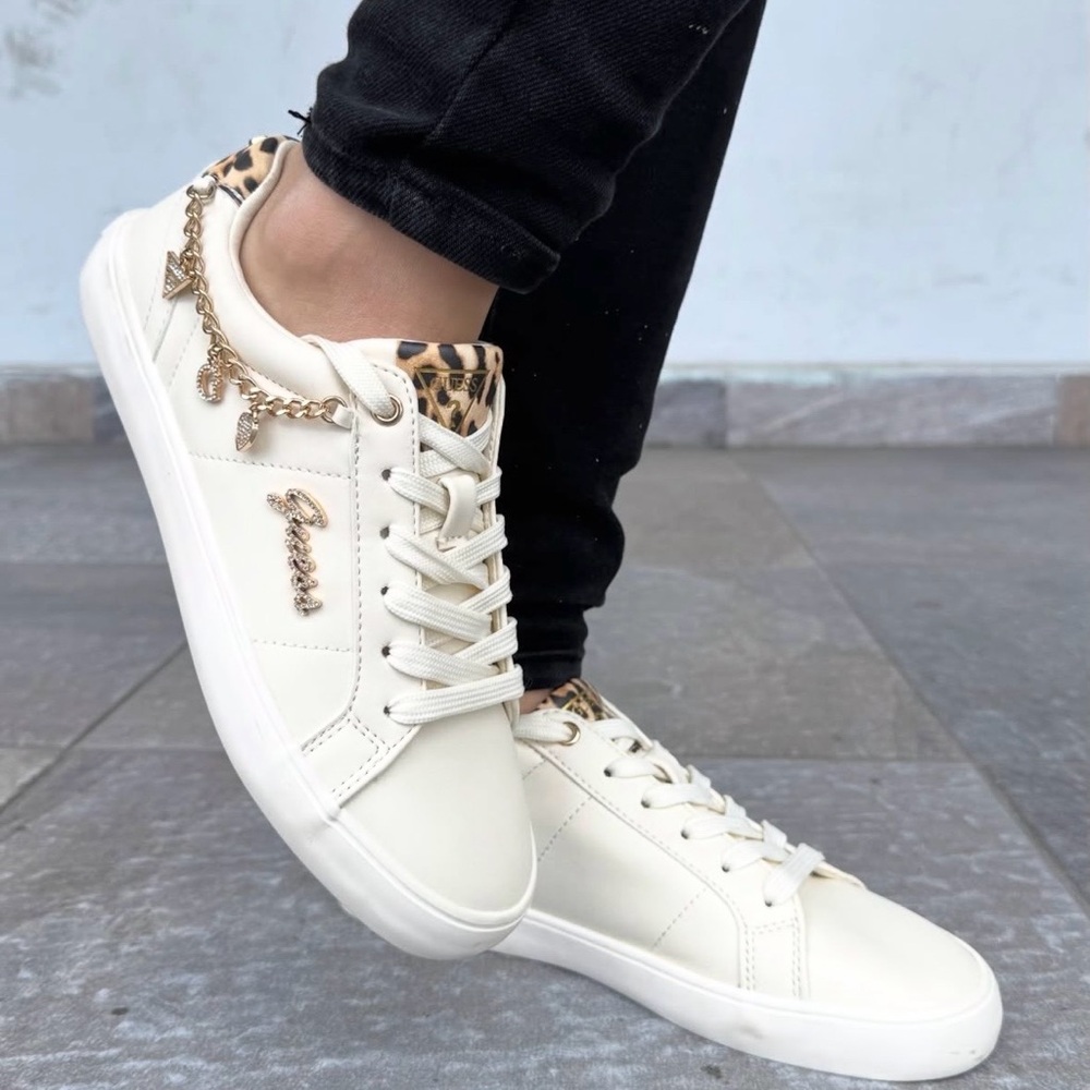 Guess Cream Women's Sneakers Size 9M MISTIE- R Leopard Print Gold Chain & Charms